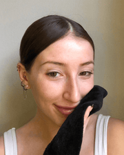 MakeUp Eraser Mini PRO Chic Black reusable makeup remover in use