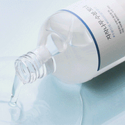 ROUND LAB Birch Juice Moisturizing Toner pouring texture demonstration