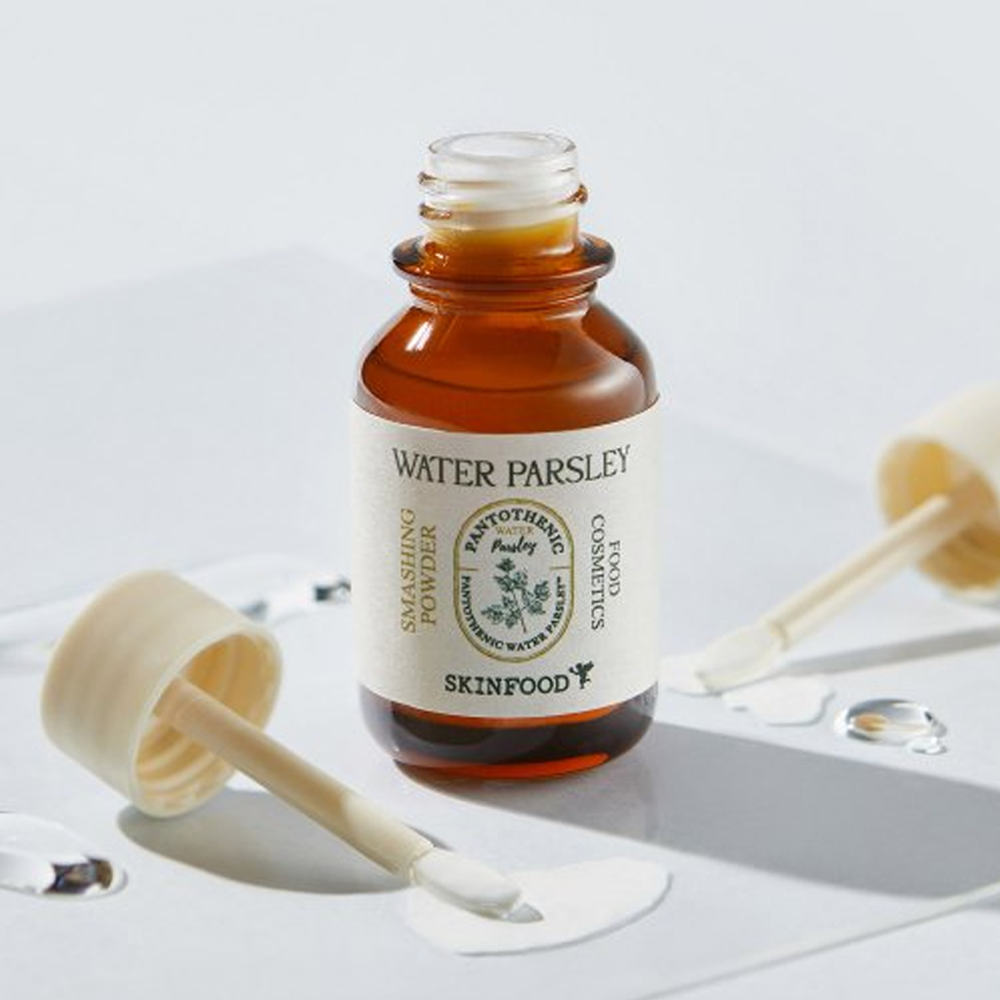 SKINFOOD Pantothenic Water Parsley Smashing Powder open bottle, silicone applicator and powder texture